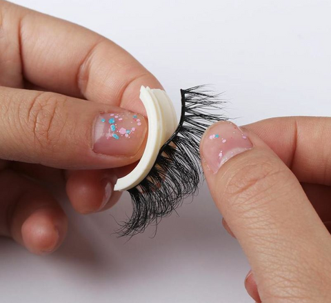 Image of Glueless Self-Adhesive Eyelashes