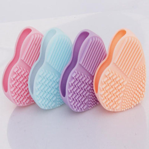 Image of Heart Shape Makeup Brush Cleaning